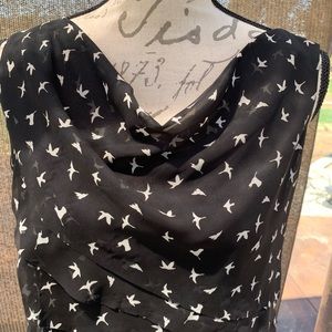 🎄 3/$15 Alfani Black & Cream with Birds Top